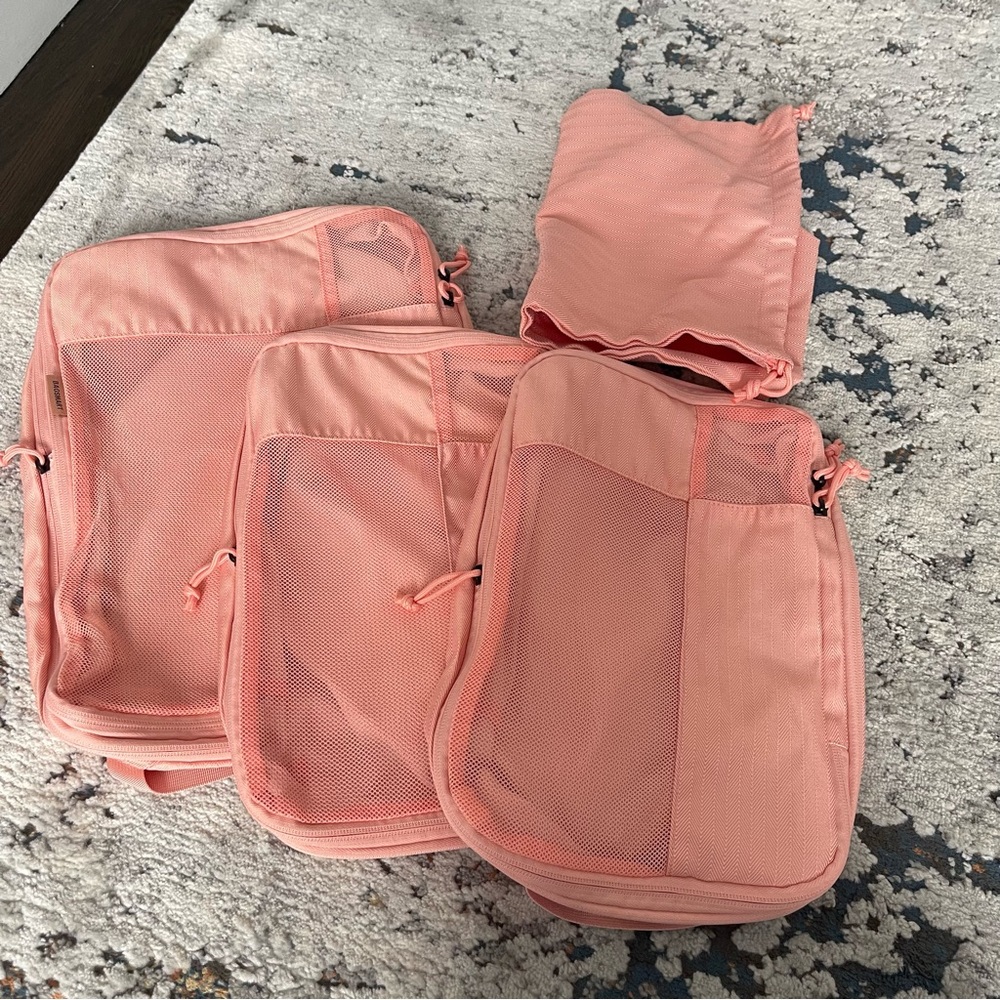 Set of Pink Packing Cubes